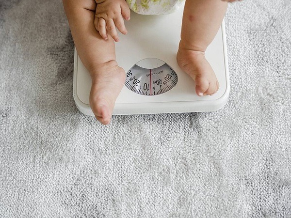 tăng cân nặng ở trẻ sơ sinh