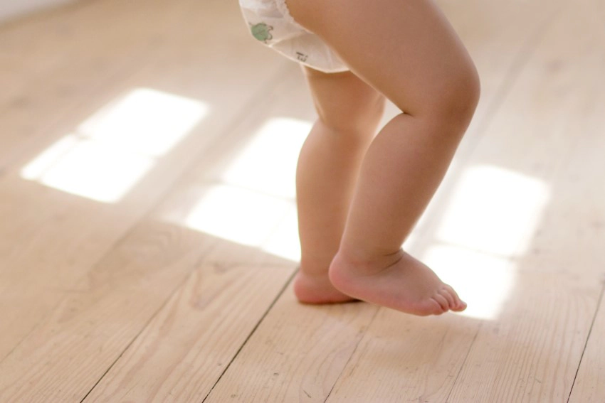 Trẻ 13 tháng tuổi biết làm gì