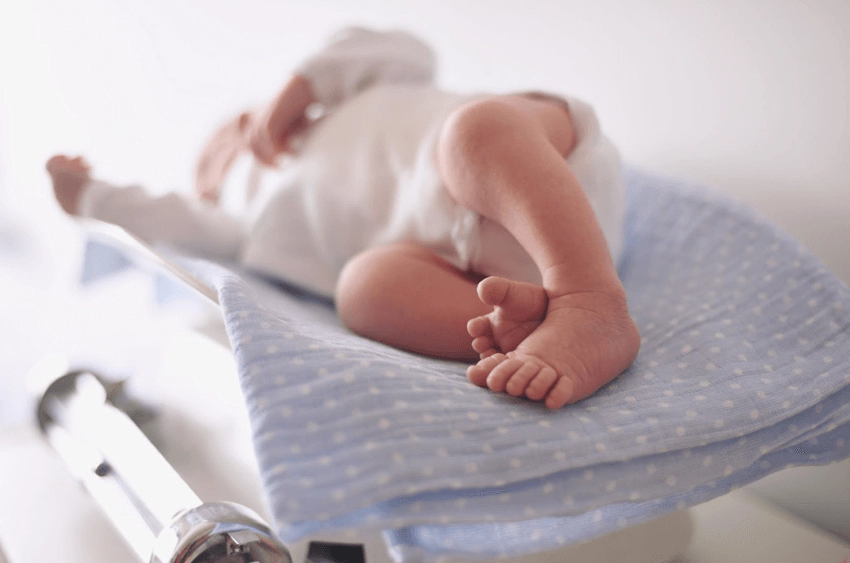 Bé 2 tháng nặng bao nhiêu kg