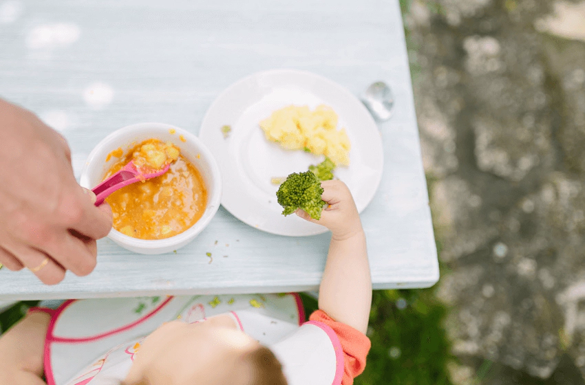 Bé 6 tháng tăng cân chậm