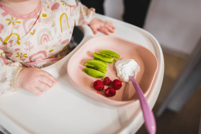 Bé 9 tháng ăn dặm lưu ý gì