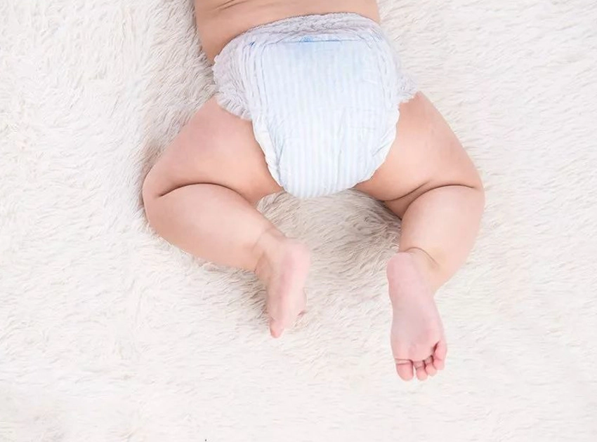 Bé gái 6 tháng nặng bao nhiêu kg