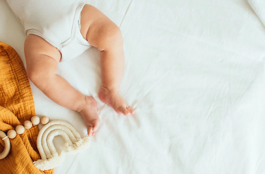 Bé sơ sinh ít ngủ ban ngày