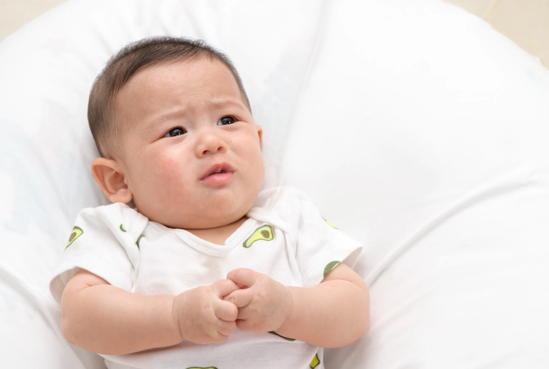 Dấu hiệu trẻ trốn lẫy