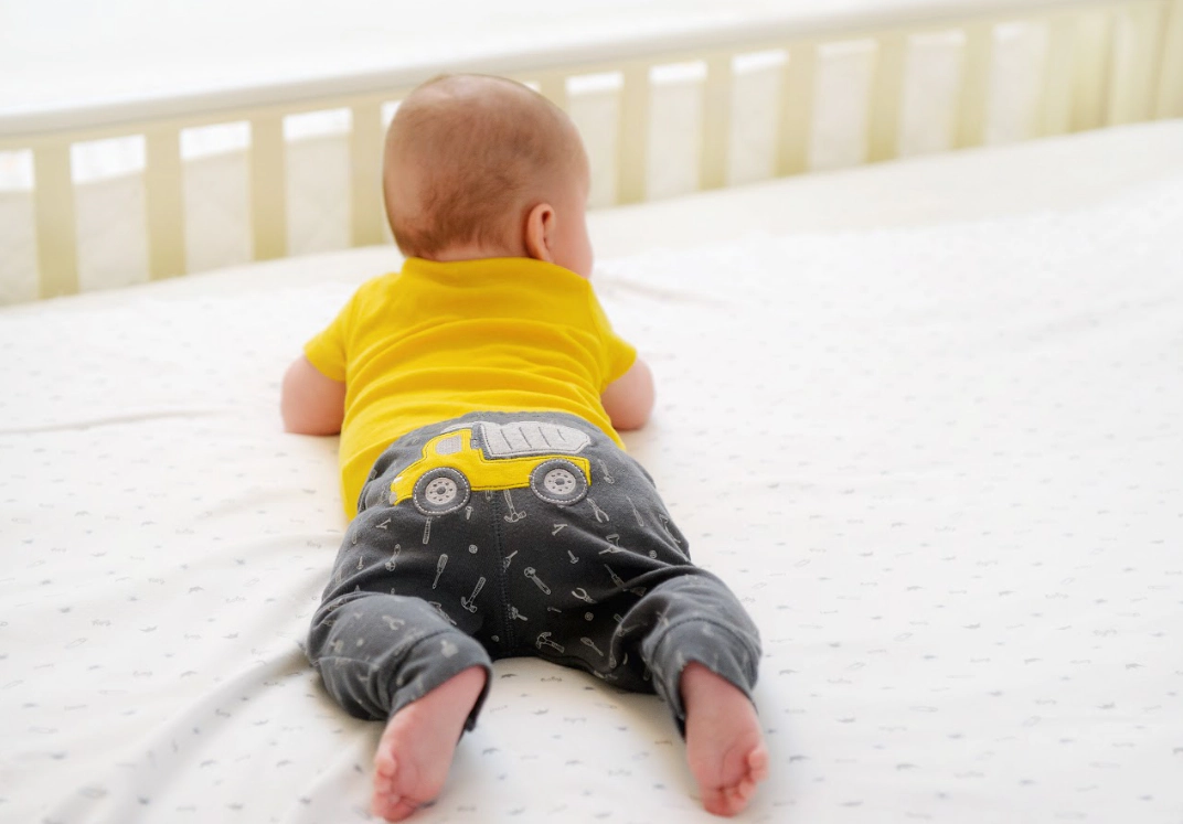 Em bé mấy tháng biết trườn kiểu gì