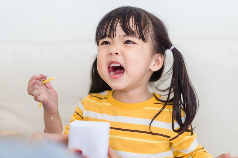 trẻ khủng hoảng tuổi lên 2