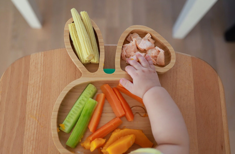 Lịch ăn cho bé 11 tháng tăng cân