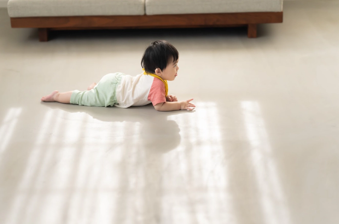 Cách tập trườn cho bé