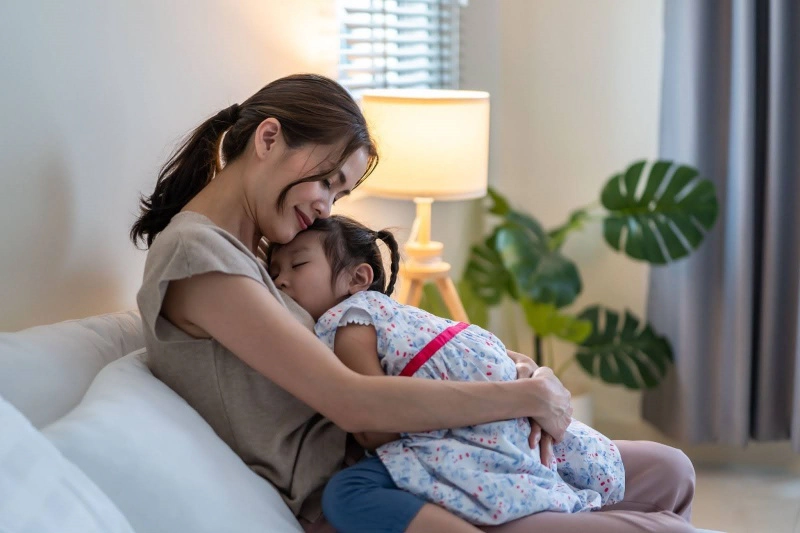 Trẻ  bị hắt xì