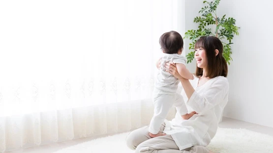 Trẻ mấy tháng biết đứng