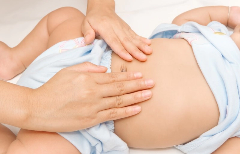 Trẻ sơ sinh bị sôi bụng đi ngoài có bọt