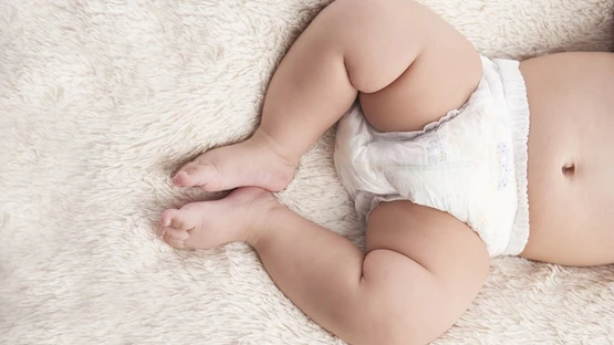 Trẻ sơ sinh ngủ hay giật mình