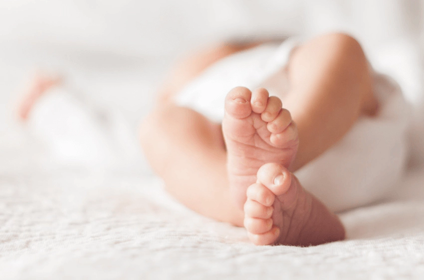 Trẻ sơ sinh ngủ ít khó ngủ