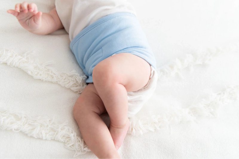 trẻ sơ sinh trớ ra sữa nhầy