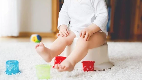 Trẻ uống sữa công thức bị táo bón