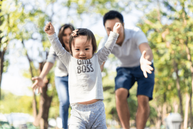 gia đình vui chơi cùng bé 12 - 24 tháng tuổi