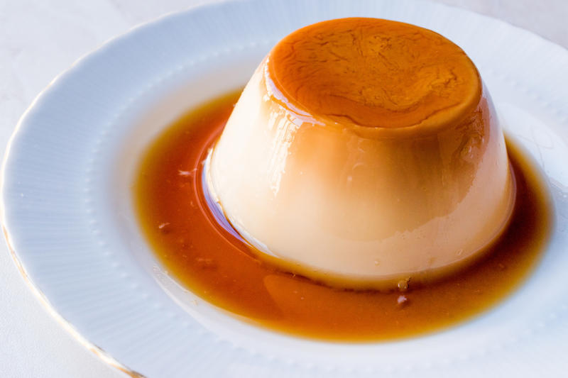 bánh flan làm bữa phụ cho bé 8 tháng tuổi