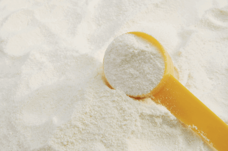 sữa bột cũng là một lựa chọn cho bé