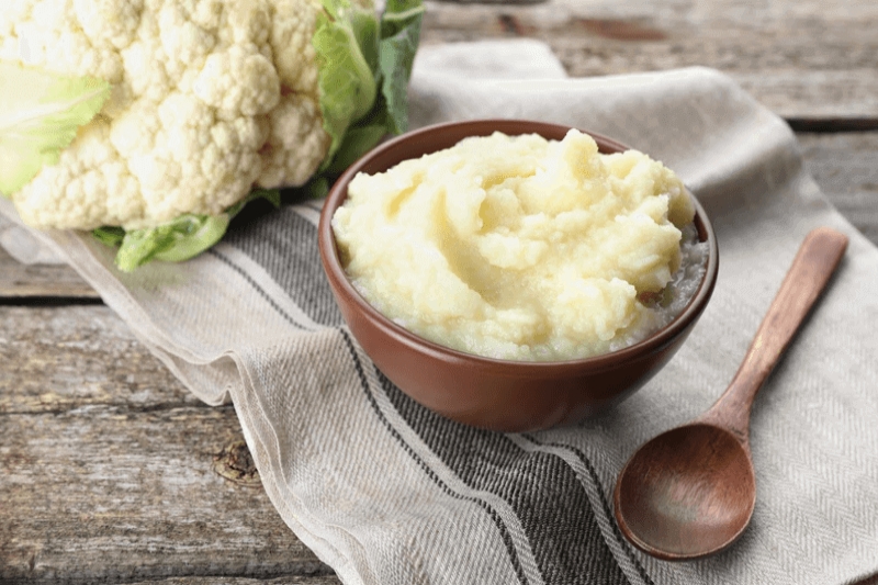 súp lơ nghiền phô mai cho bé 7 tháng tuổi