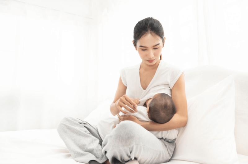 cách chữa trẻ sơ sinh đi ngoài có bọt