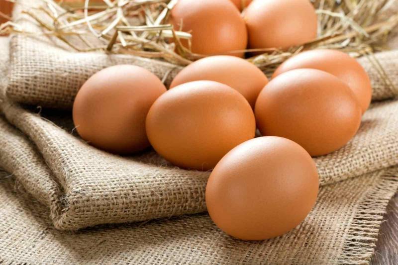 trứng gà để nấu cháo cho trẻ từ 6 tháng tuổi