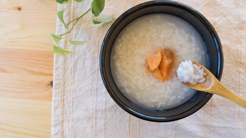 cháo hạt sen với cá hồi