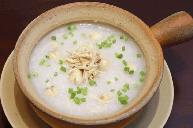 cháo thịt gà với hạt sen