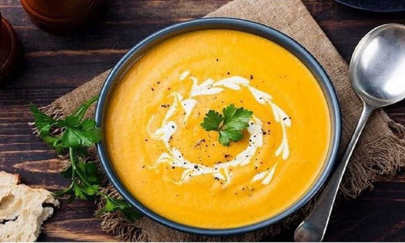 cháo yến mạch bí đỏ cho trẻ 6 tháng tuổi