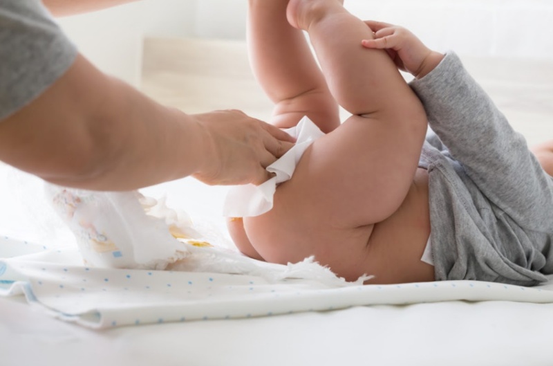 trẻ 2 tháng tuổi đi ngoài có bọt và nhầy