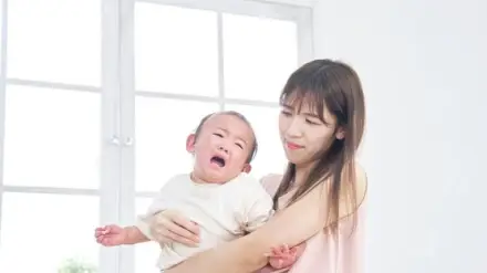 trẻ 4 tháng biếng ăn