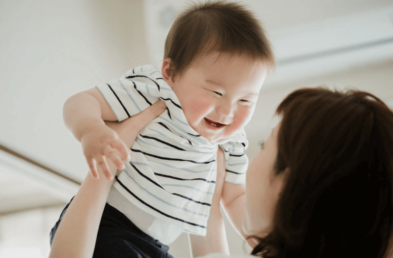 trẻ 4 tháng mọc răng mẹ phải làm sao
