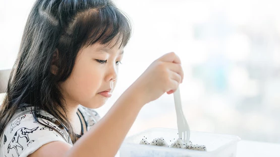 trẻ biếng ăn chậm tăng cân