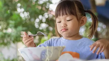 trẻ biếng ăn chậm tăng cân