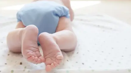 trẻ ọc sữa nhiều lần trong ngày có sao không