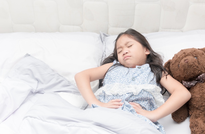 Trẻ nhiễm khuẩn đường ruột cần được thăm khám khi tiêu chảy, kèm sốt, nôn mửa…