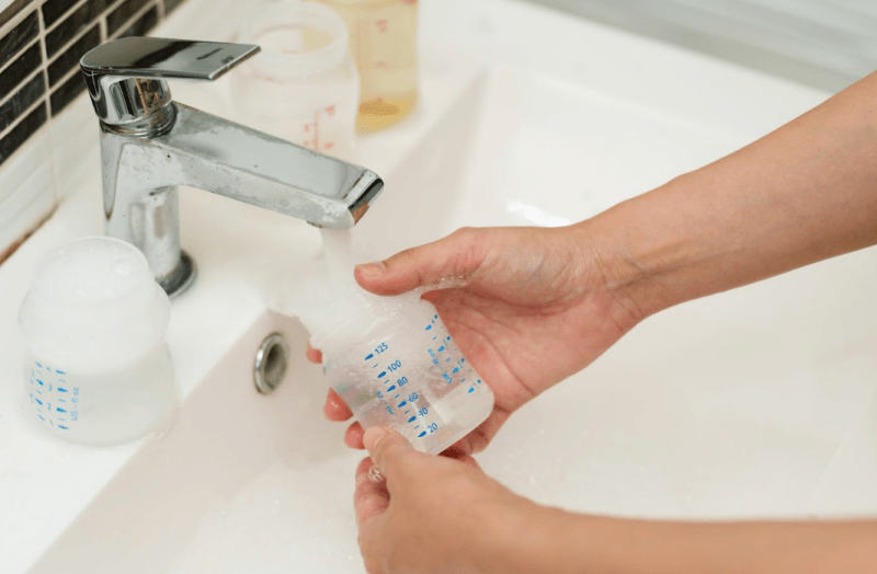 Đảm bảo vệ sinh khi pha sữa cho trẻ ngăn ngừa nhiễm khuẩn đường ruột]