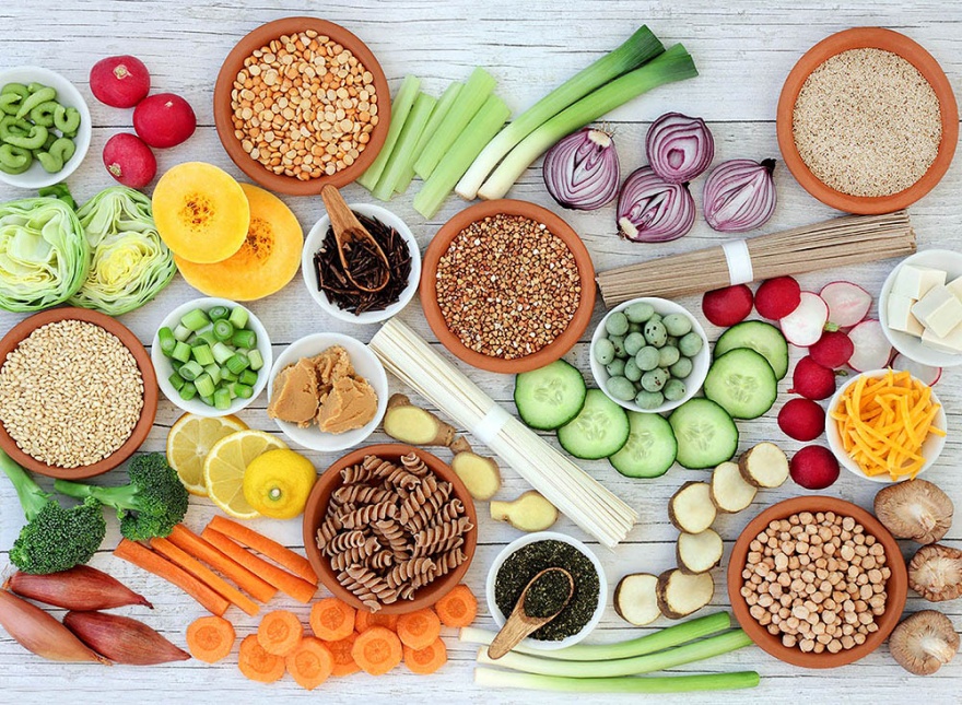 Cách chữa đầy bụng cho trẻ sơ sinh tại nhà là điều chỉnh chế độ ăn của mẹ cho con bú