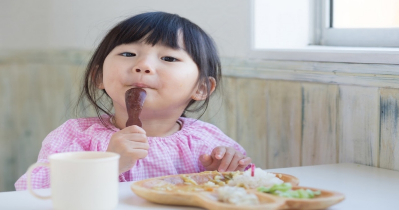 Tăng đề kháng cho trẻ hay ốm vặt qua chế độ ăn lành mạnh.