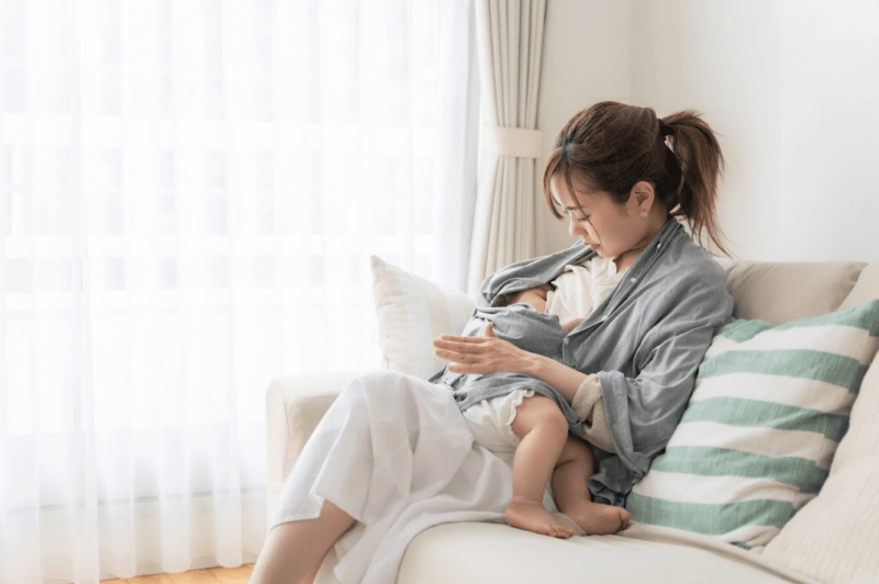 Ưu tiên nuôi con bằng sữa mẹ trong 6 tháng đầu đời