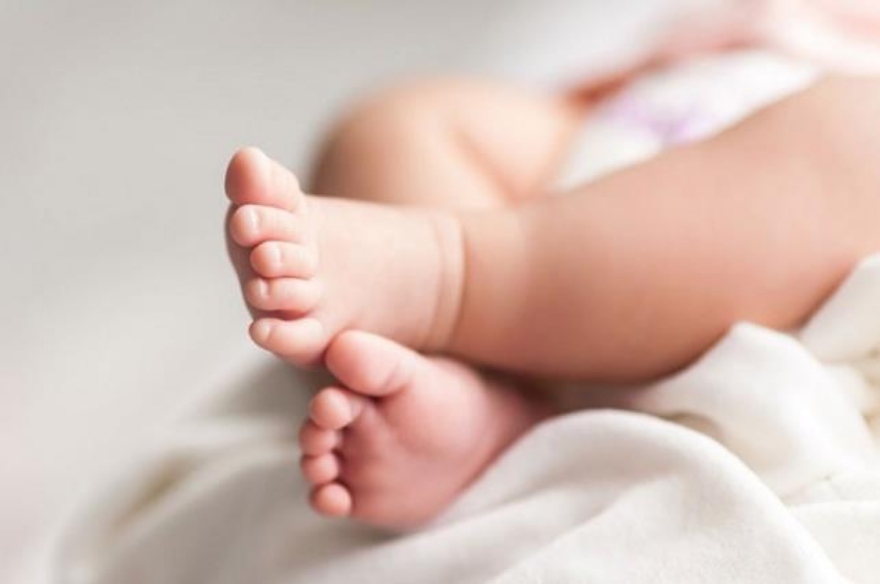 trẻ khụt khịt mũi nhưng không có nước có thể là do đường mũi hẹp