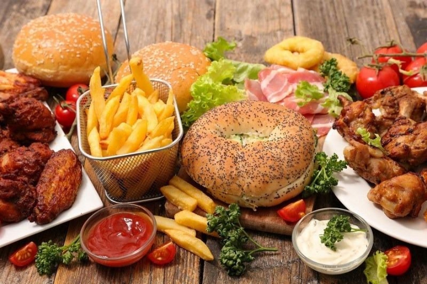 Thực phẩm cần hạn chế khi trẻ đang bị sốt
