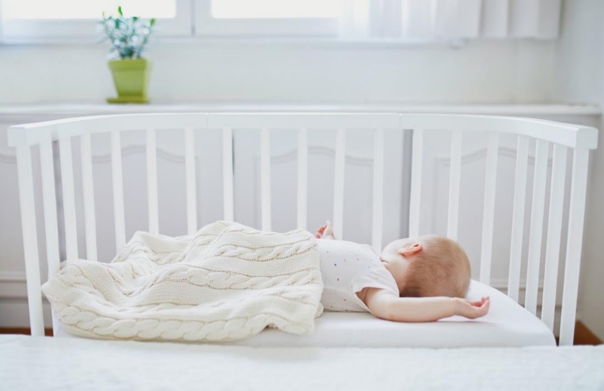 Khi bé bị khụt khịt mũi mẹ nên giữ độ ẩm phòng ngủ thích hợp