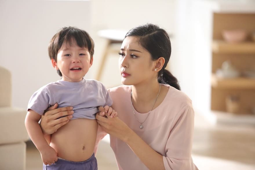 Trẻ đầy bụng khó tiêu có thể liên quan đến bệnh lý
