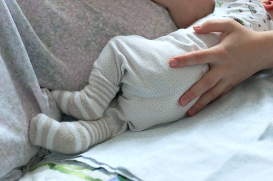 Để cải thiện trẻ sơ sinh hay trớ mẹ nên cho con bú vừa đủ