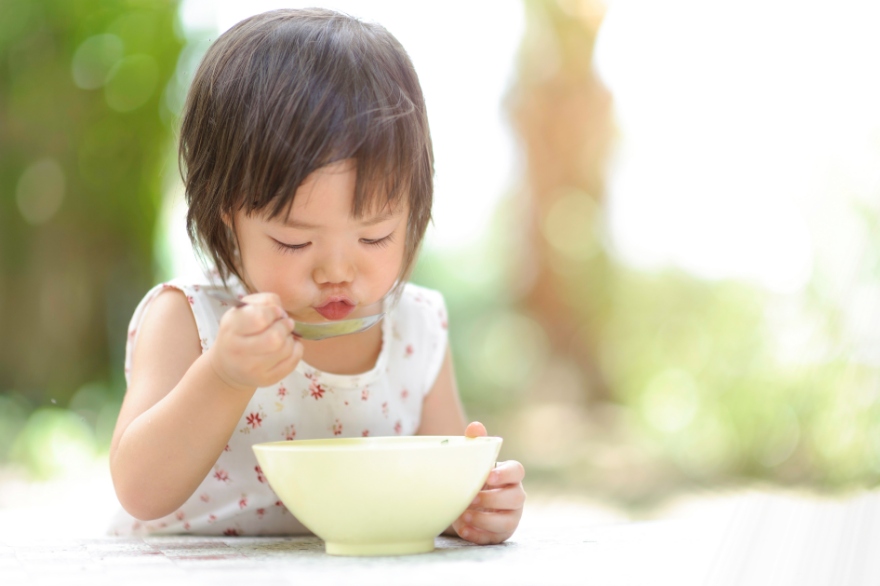 Trẻ bị tiêu chảy nên ăn gì và ăn bao nhiêu rất quan trọng.