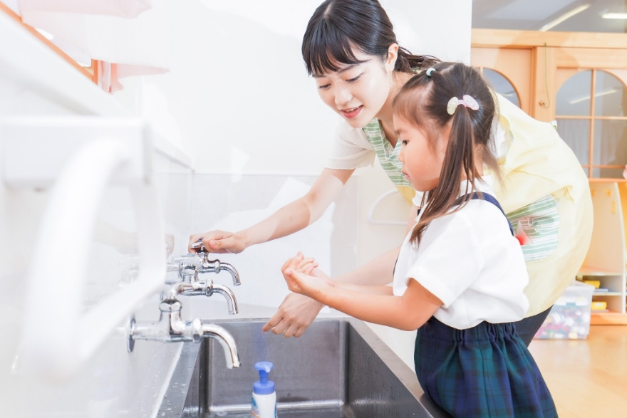 Vệ sinh cá nhân là cách chăm sóc trẻ sơ sinh mùa lạnh