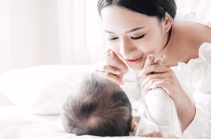 Bé gái 5 tháng nặng bao nhiêu kg