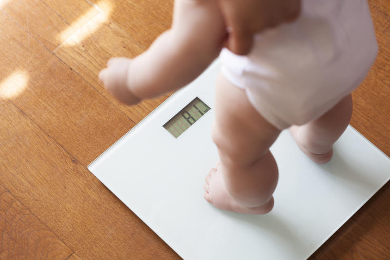 Bé trai 9 tháng nặng bao nhiêu kg