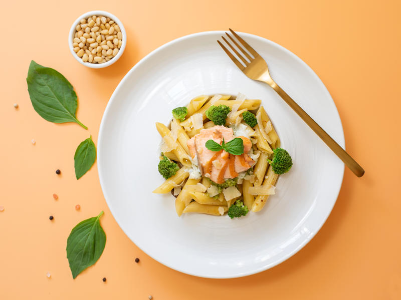 Cách làm nui xào trứng cho bé