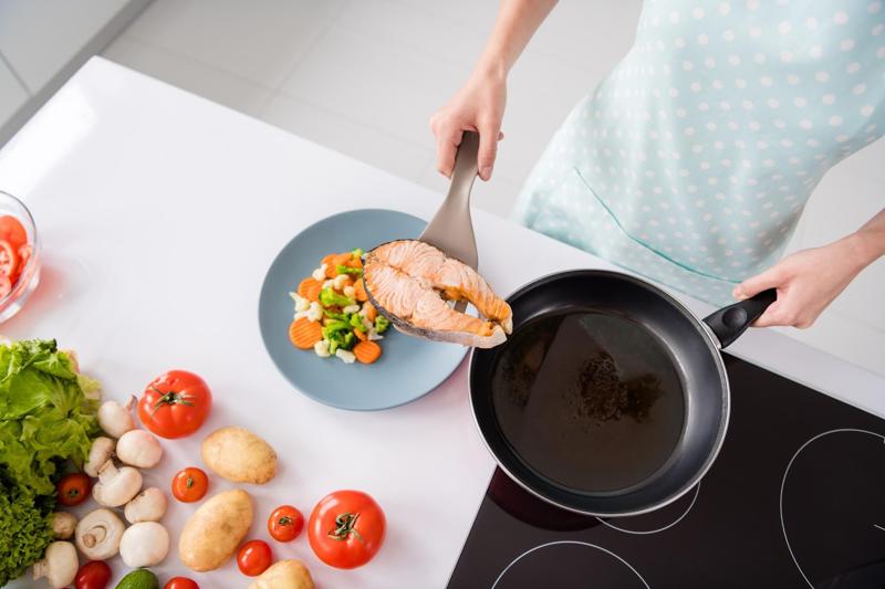 Chữa trẻ sơ sinh đi ngoài có mùi chua và nhầy